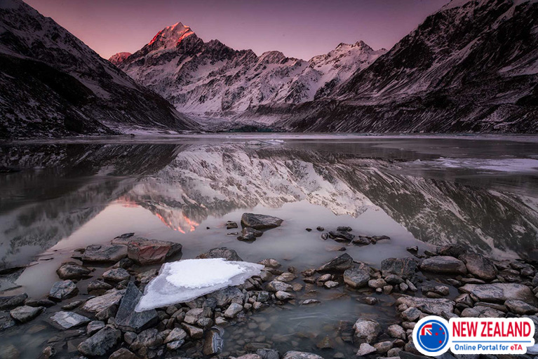 Hooker-glacier-lake-and-Mount-Cook